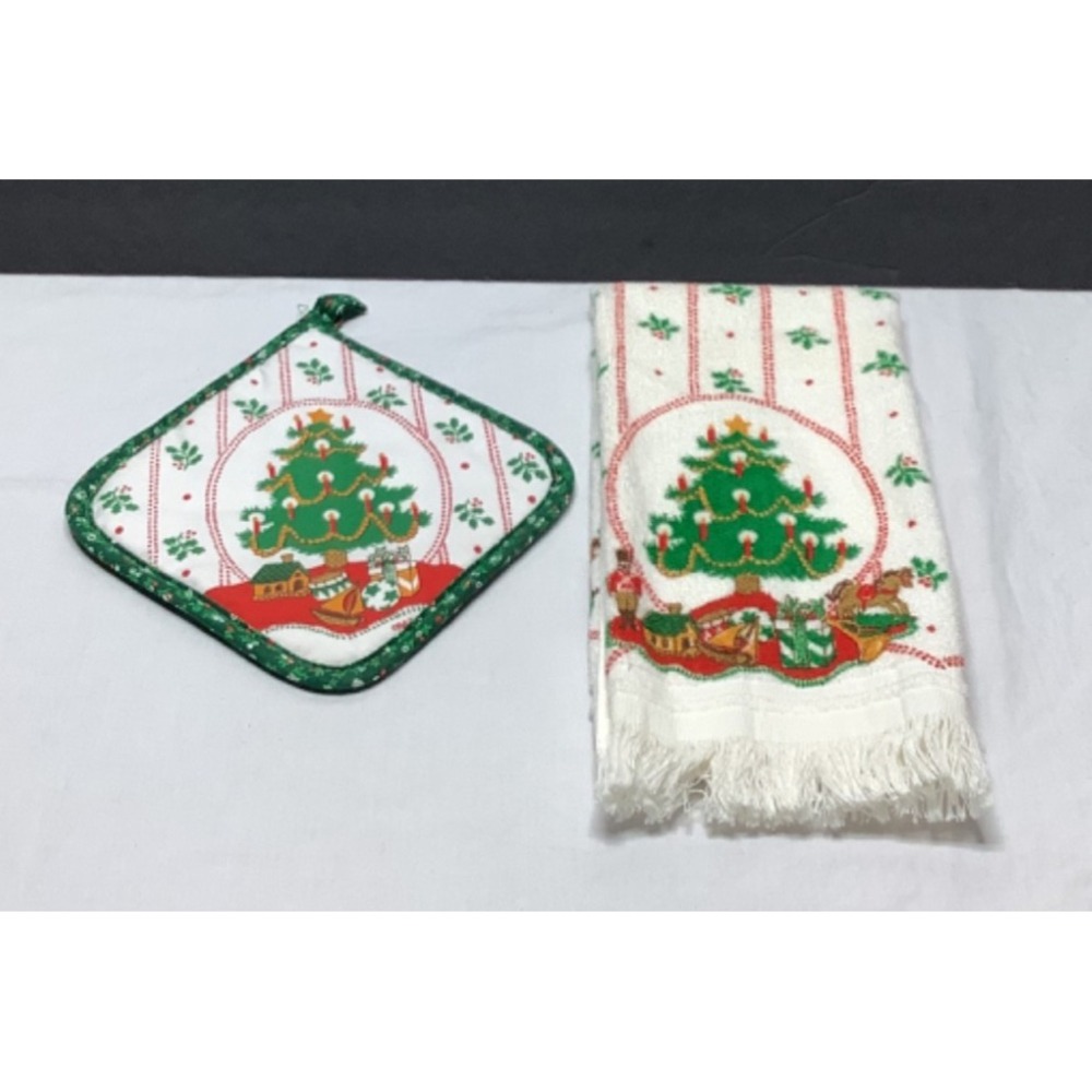 Vintage B&D Christmas Tree Towel and Hot Pad Set of 2 New no tags Holly Toys